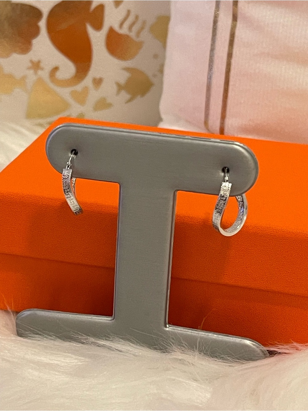 Practically New : RARE 14K Italy white gold  Fendi design twistt hoop earrings